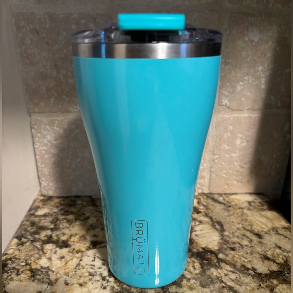 IMPERFECT BruMate 22 Oz. Imperial Pint
Tumbler Aqua